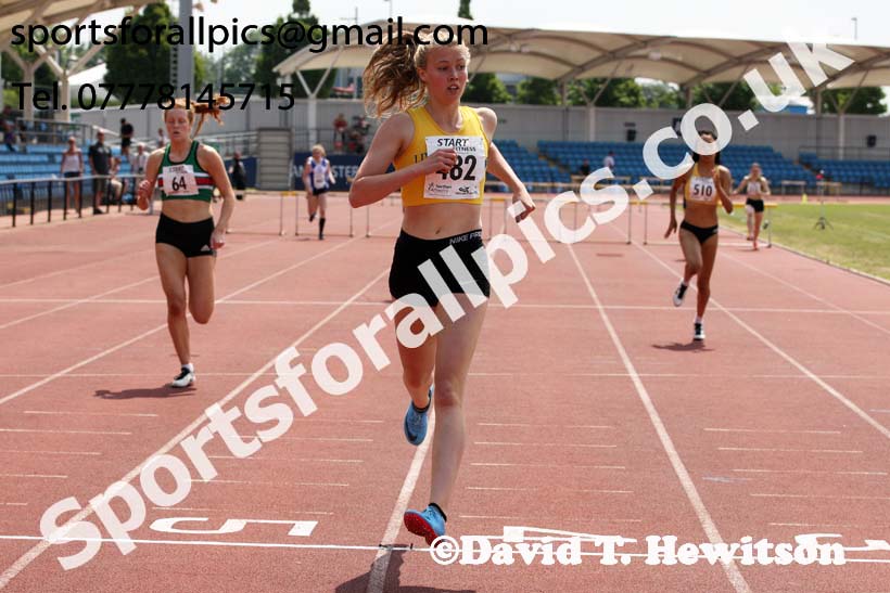 Womens under-20s 400 metres hurdles, Northern Senior and Under-20s Champs., Sports City, Manchester. Photo: David T. Hewitson/Sports for All Pics